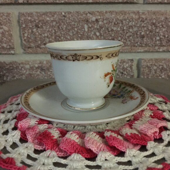 Minature Made In Japan Floral and Gold Teacup & Saucer Set - Picture 15 of 16